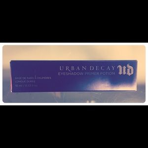 Eyeshadow primer potion